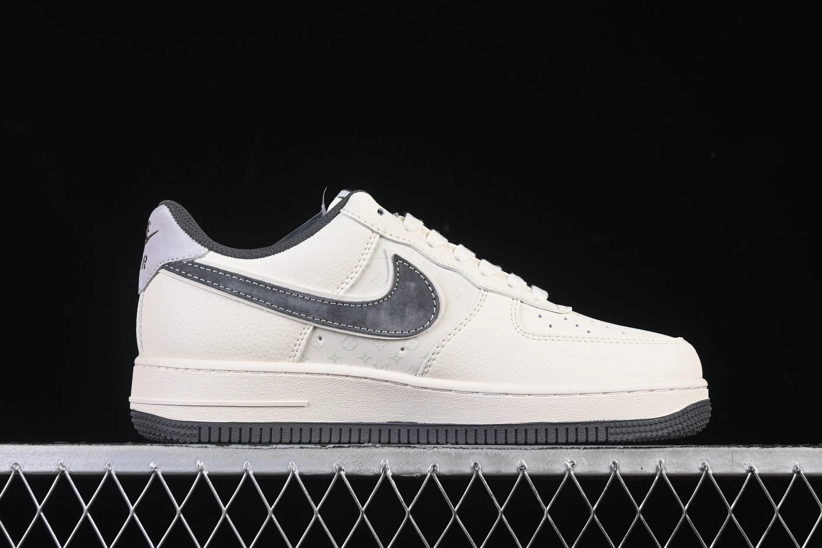 All categories Nk Air Force 1 Air Force series Nk Air Force 1 Low Air Force low top Nike Air Force 1'07 Low LV co-branded printed beige gray hook Air Force 1 low top casual sneakers MZ9588-811